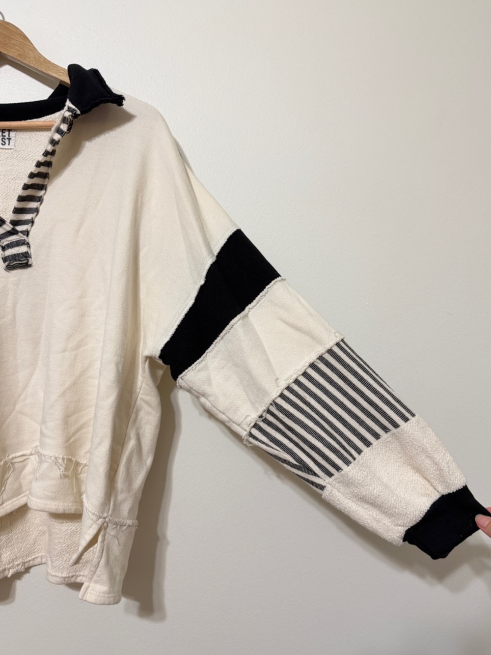 BUCKETLIST French Terry Colorblock Polo Sweater Size Medium Ivory Black Boho - Picture 5 of 8
